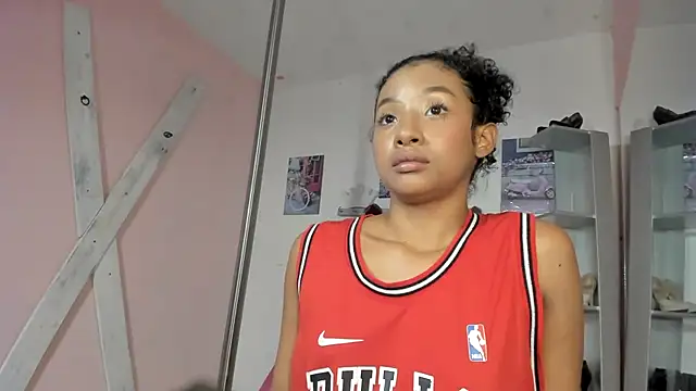 Doll-Star - I dance and get naked