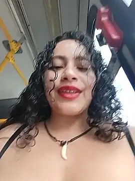 Yaya_paid - Tits out + pussy