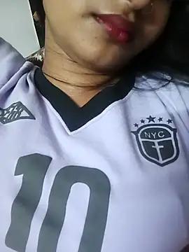 Avii5 - Showing boobs