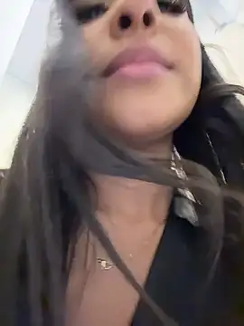 Naomi_Silk - SHOW & SPANK ASS