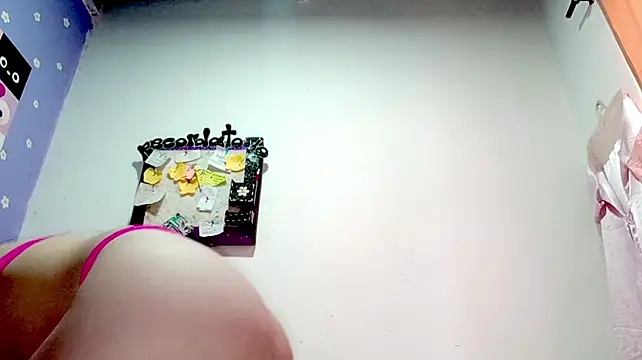 PetiteIvoryQueen19 - ride the dildo with my ass