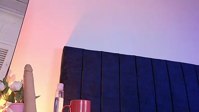 Katiaa_n - Plug anal in the delicious Ass