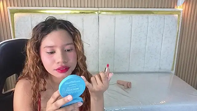 Marian_Tx - 🏆Caress her pussy through her panties