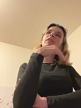 MissGoldieB - il me doigte