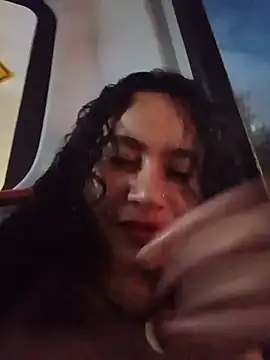 Yaya_paid - Tits out + pussy