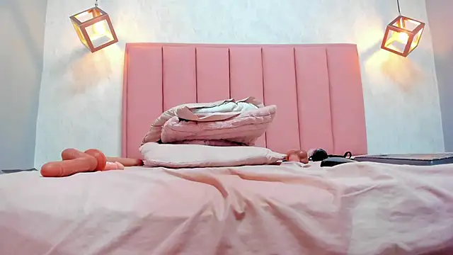 SAMANTHABENET - fingers ass