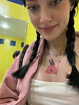 Melissa_crazy - finger rub between wet pussylips 💦