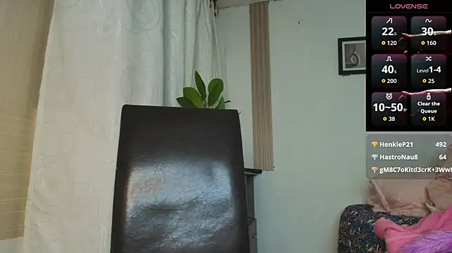 Olivia_gh1 - anal plug and dance