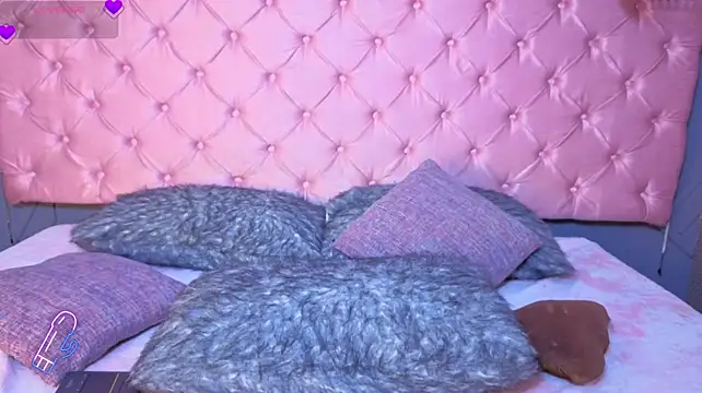 Kendall_Sweet- - suck dildo