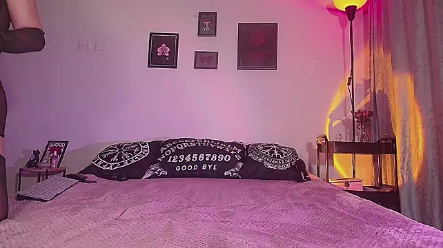 Ninaevanss_ - Give me 5 spankings on my butt
