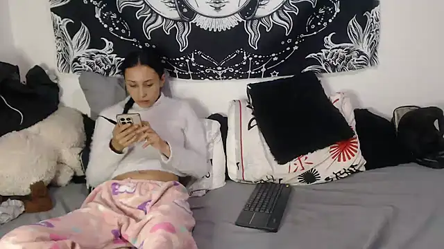 Emily_n_abby - MASTURBATE
