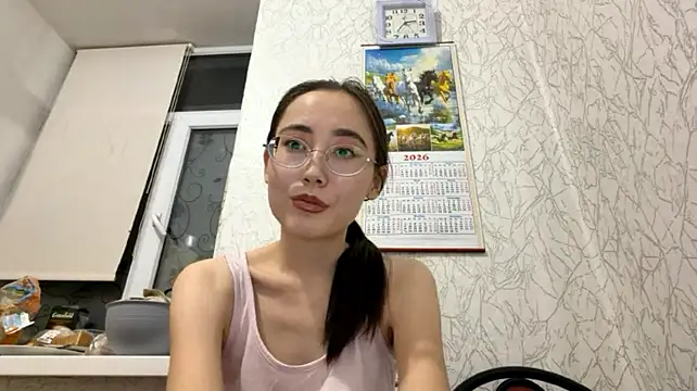 KusKus_Mya - 5 playful spanks 🍑