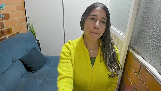 Penelope47 - naked dance and oil