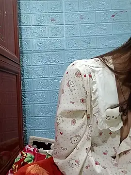 AmyLinee01 - Lộ áo ngực