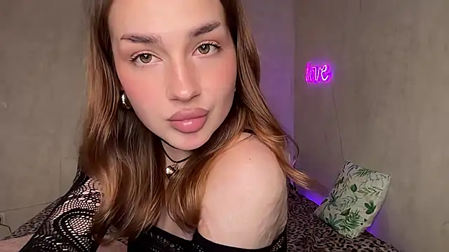 Perry_Tiffany - Put on teasing heels👠