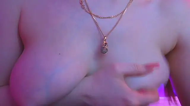 KaraParsons - 💕rub my clit and make me more wet💕