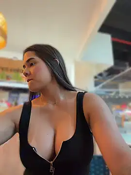 BellaLeclair_ - Touch my boobs