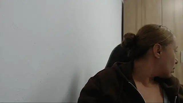 RoxanaLove9 - My dream is to save up to buy a house...