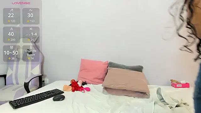Aisha_moore - puppy a slap on my bum