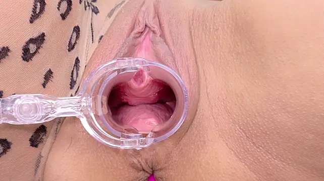 Darliin_G - Mini dildo in peephole 🧡