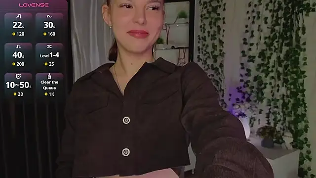 PollyHiller1 - Play with my top🍒💕😍