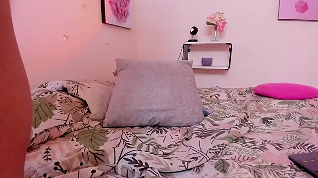 Venus_Rouge - 3 fingers in my pussy ♥️