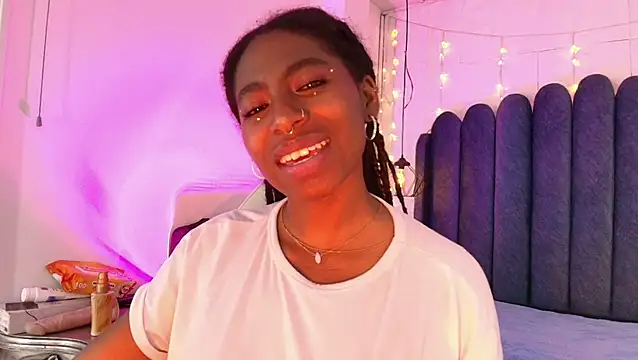 Queen_perla_ - spank ass