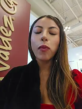 Karen_San_Miguel - naughty nipple in public 😈