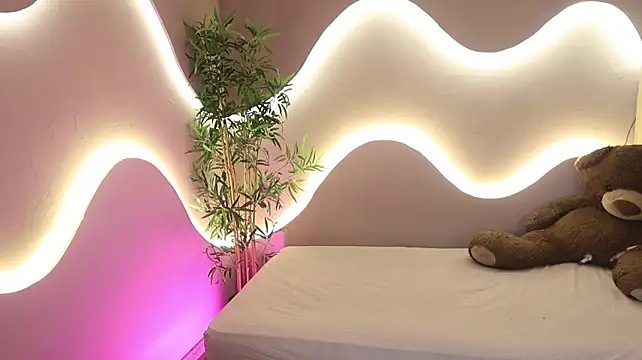 Emma_Lirys - Teasing body + kiss cam 💖