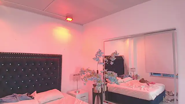 Juliieta_gray - 2 fingers in my pussy ✌😋