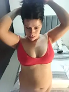 CurvySara1