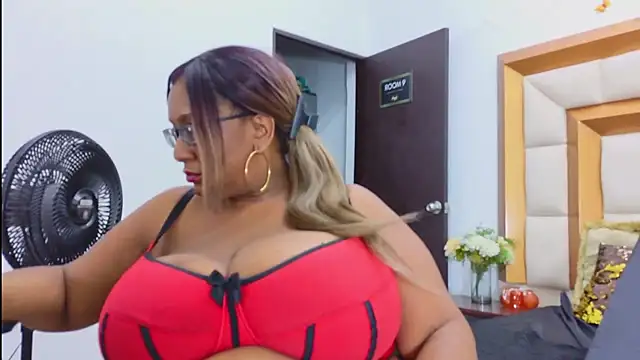 NicoleeJones - suck and fuck my boobs