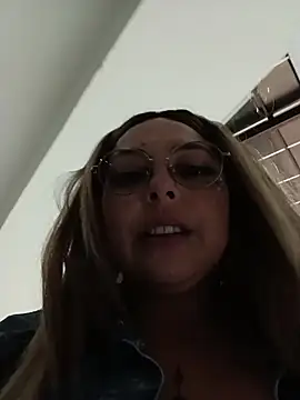 Bela-outdoor - Flash Naughty tits