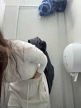 -missbehaving- - show pubis and pinch my clit