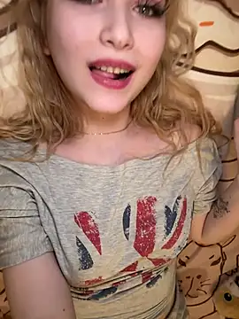 MarlboroWeb - Take off my shorts and do doggy style