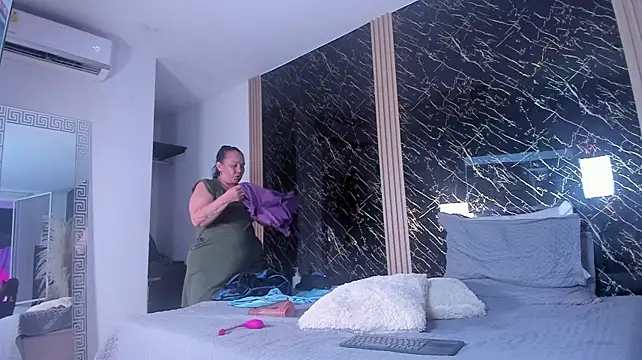 Misss_alicia - I suck your delicious cock.