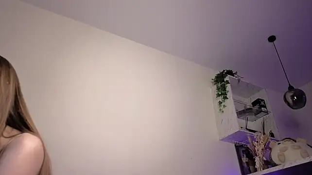 HopeWiltsey - Play with my hair.