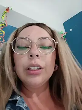 Bela-outdoor - Flash Naughty tits