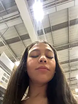 Alyshanon18 - SUCK BOOBS IN PUBLIC🥵