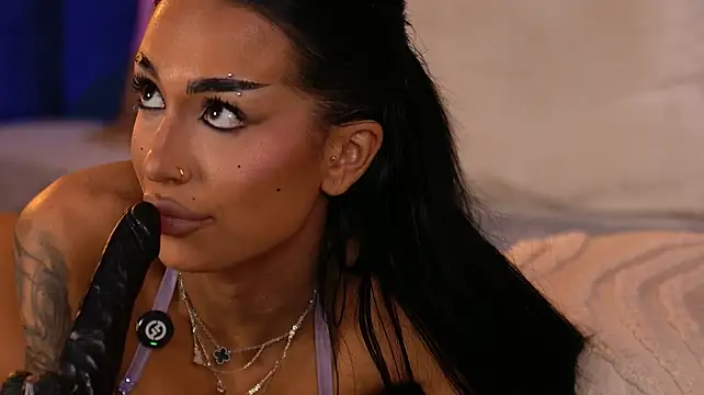 KimNatty - Oil my boobs to cool them down