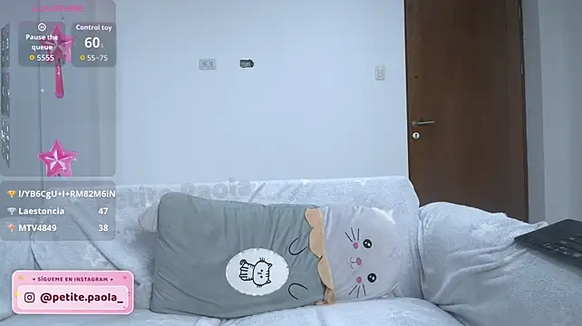 Petite_paola - finger in ass