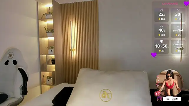 Liah_cleir - 🔥Oil my boobs and play with nipples