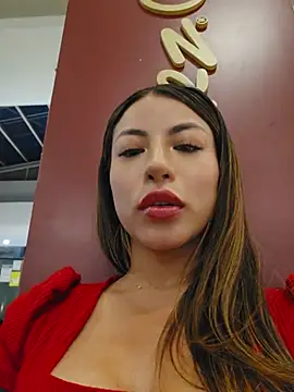 Karen_San_Miguel - Bra off in mall + hot video 🥵