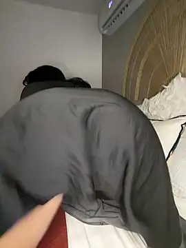Queen-chamss - rubbing clit