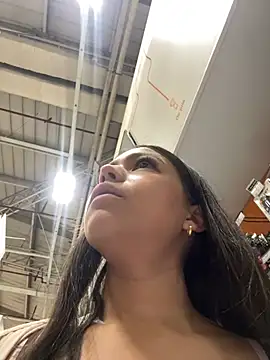 Alyshanon18 - SUCK BOOBS IN PUBLIC🥵