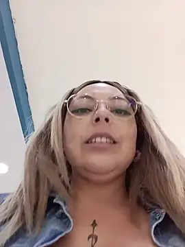 Bela-outdoor - Flash Naughty tits