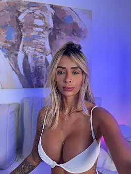 ParisRoux - 🔥 Fresh, flirty and ready for you…