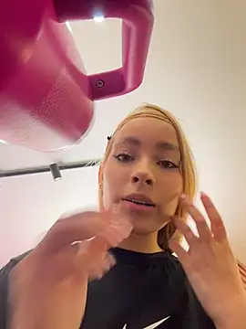 Isabella-gaviria - FUCK MY PUSSY IN MENS BATHROOM👿🥵