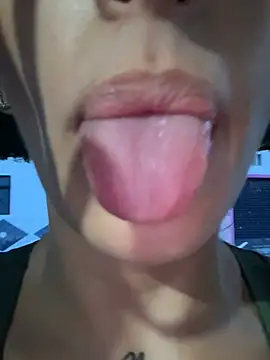 SOYNOOA - Show tits
