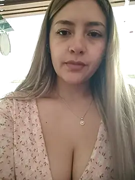 Alana_69 - Full topless here in public🔥🥵
